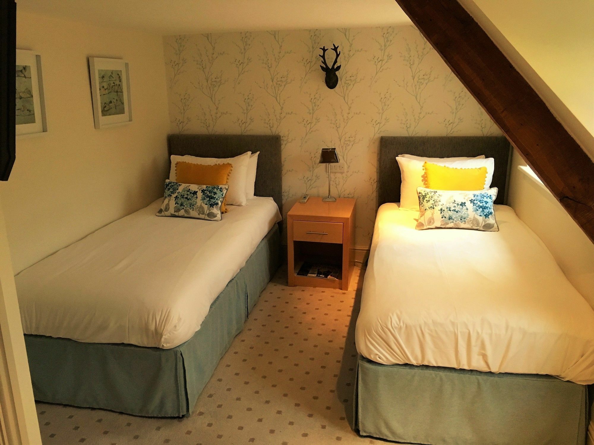 The Highworth Hotel Swindon Eksteriør billede
